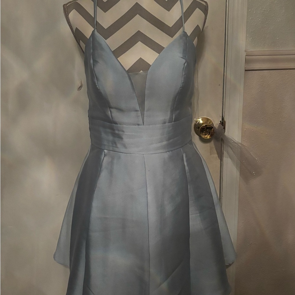 Blue sleeveless homecoming dress